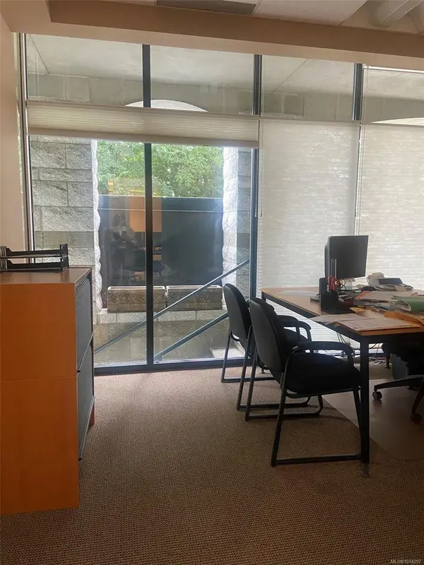 Victoria, BC V8V 1B4,19 Dallas Rd #220