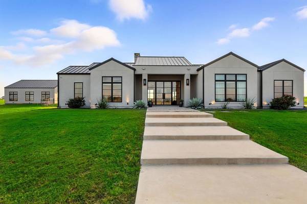 11102 E Rocky Creek, Crowley, TX 76036