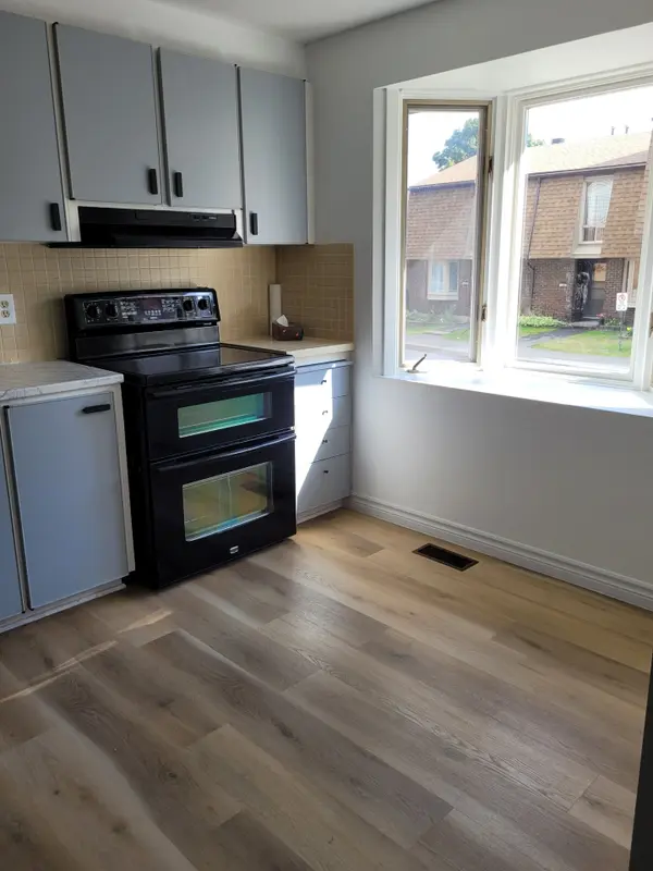 903J Elmsmere RD, Beacon Hill North - South And Area, ON K1J 8G4