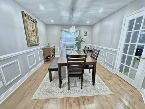 Aurora, ON L4G 6P9,192 Covent CRES