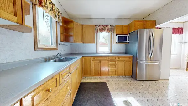 105 3 STREET E, Fox Valley, SK S0N 0V0