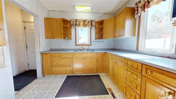 105 3 STREET E, Fox Valley, SK S0N 0V0