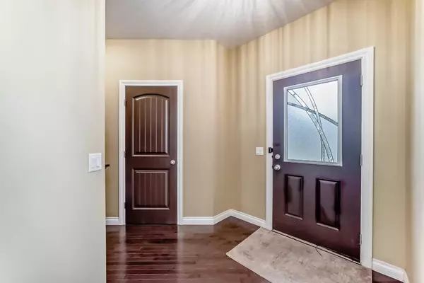 Chestermere, AB T1X 1B4,583 West Chestermere DR