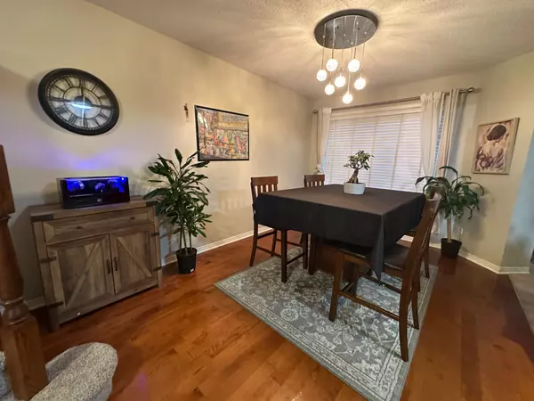 Barrhaven, ON K2J 5B9,272 CLARIDGE DR