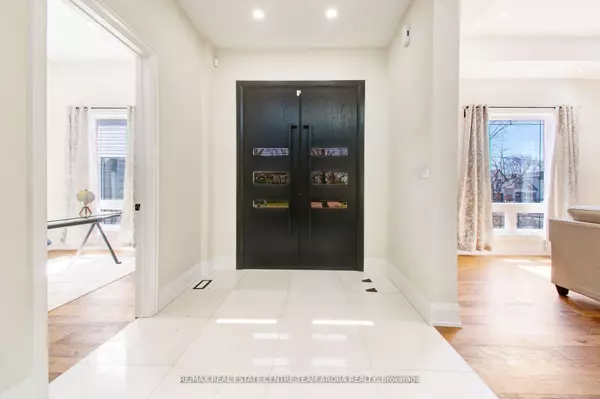 Oakville, ON L6L 1Z3,1325 Rebecca ST