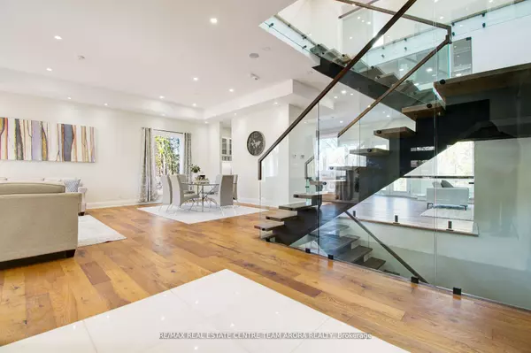 Oakville, ON L6L 1Z3,1325 Rebecca ST