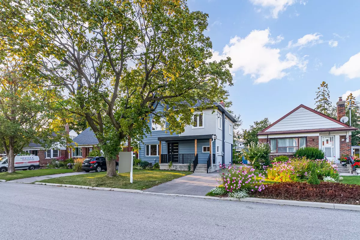 Toronto E04, ON M1R 1C3,18 Innisdale DR