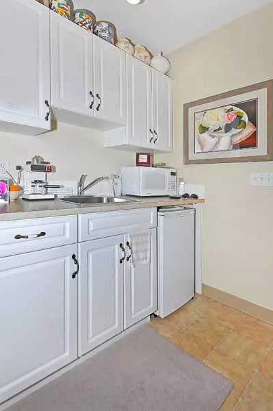 Calgary, AB T1Y 7L4,5200 44 AVE NE #1240