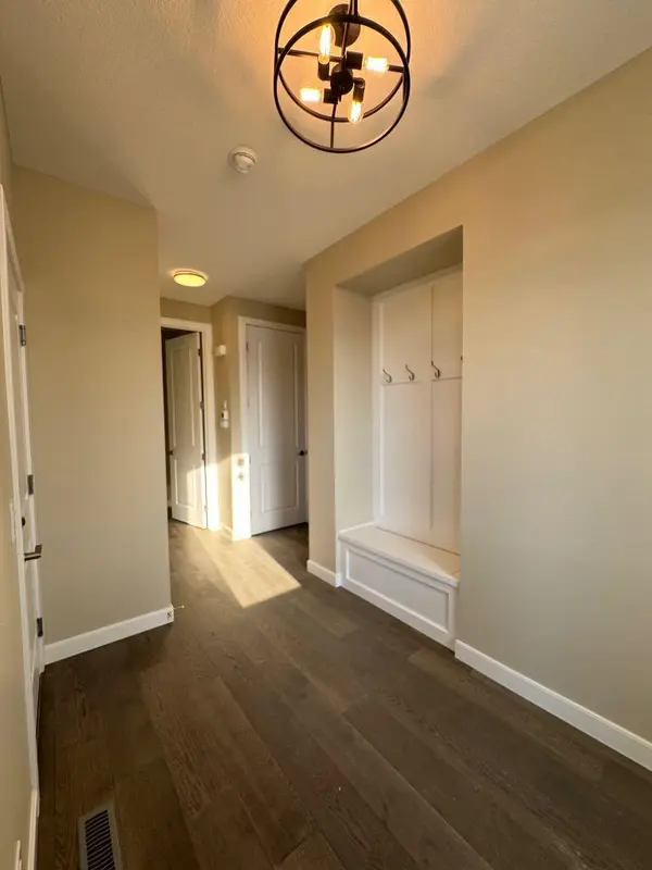 Chestermere, AB T1X 2Z8,123 Waterford MNR