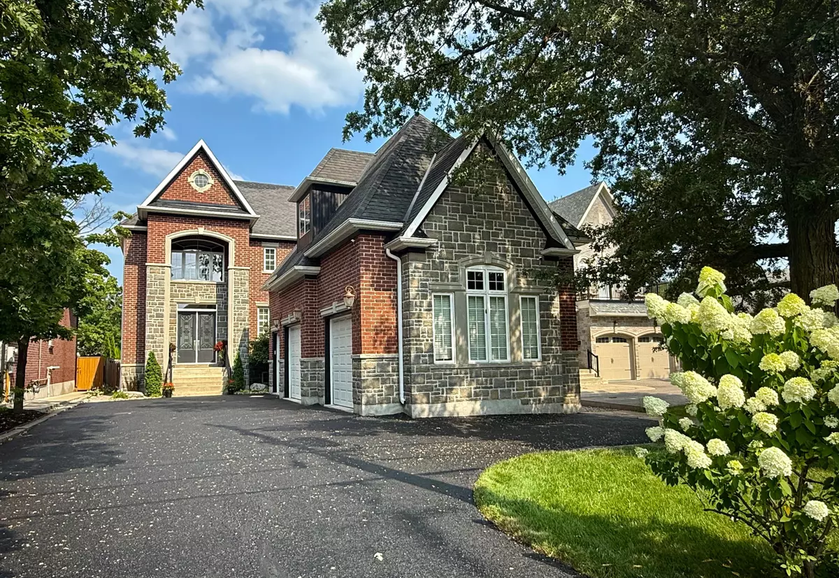 Pickering, ON L1V 1L3,1761 Woodview AVE