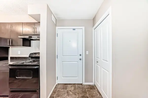 Calgary, AB T3R 0S3,195 Kincora Glen RD NW #220