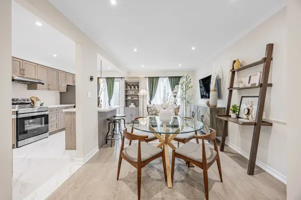 Toronto E04, ON M1P 4W1,30 Dundalk DR #20