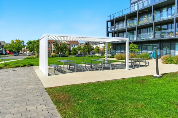 Burlington, ON L7M 2A8,3210 Dakota Common #A609