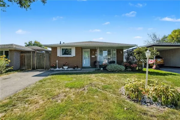 79 Gardiner DR,  Hamilton,  ON L9C 4V3