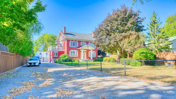 Oshawa, ON L1H 4L8,1110 Simcoe ST S #Upper #3