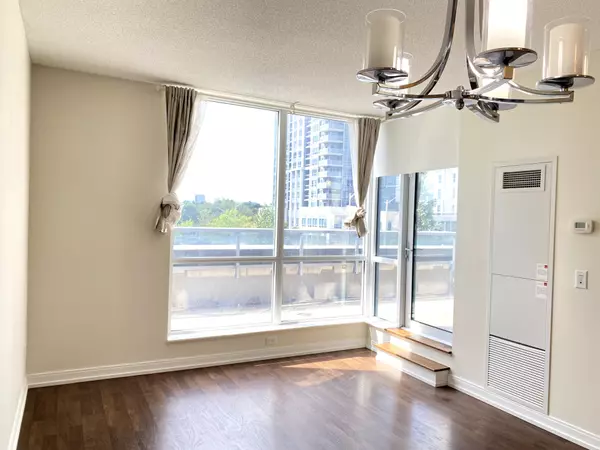 Toronto E07, ON M1S 0K6,181 Village Green SQ #317