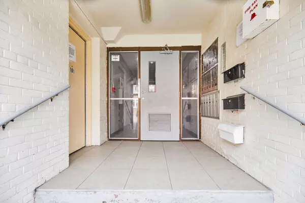 Toronto, ON M4L 1Z3,1395 Gerrard ST E