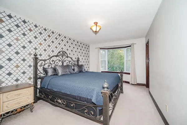 Oshawa, ON L1K 1K9,354 Blackthorn ST