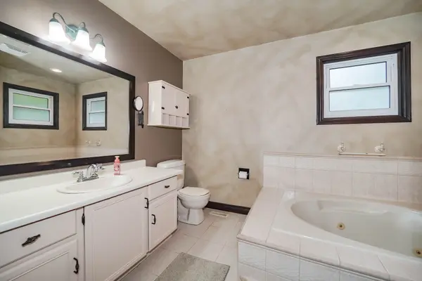 Oshawa, ON L1K 1K9,354 Blackthorn ST