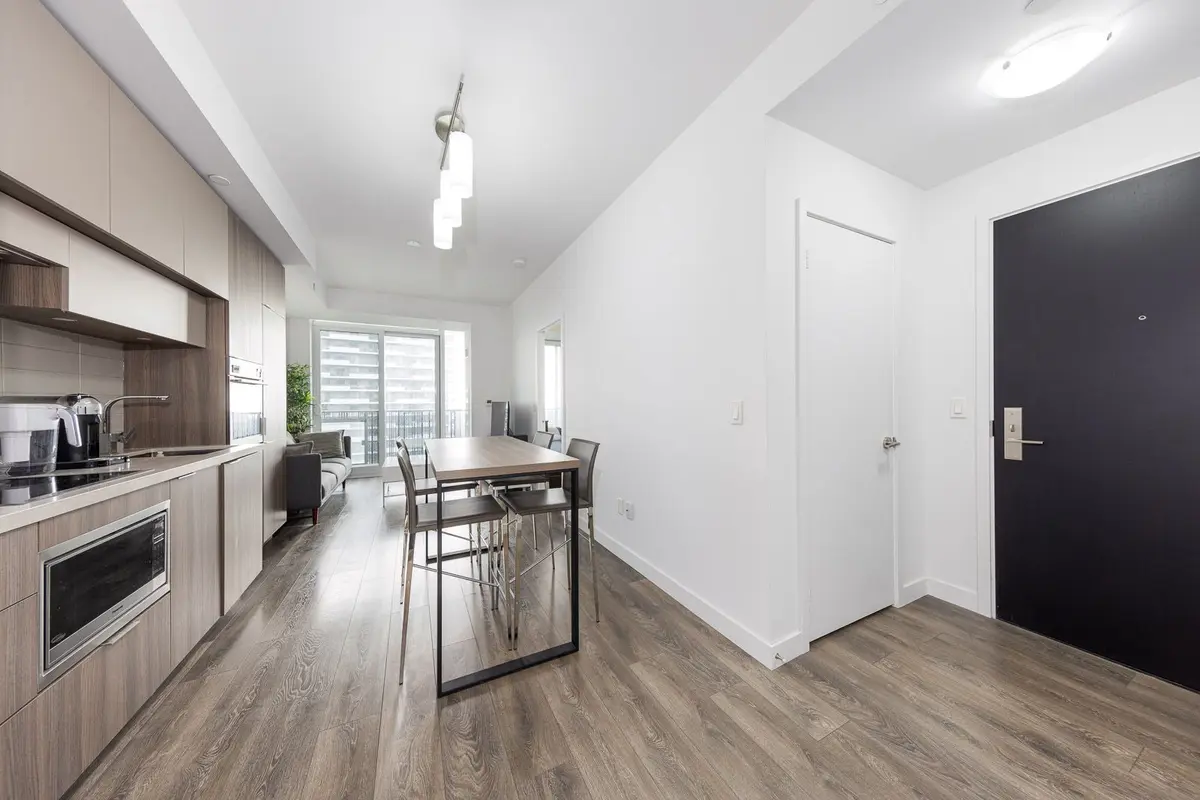 Toronto C10, ON M4P 0C1,8 Eglinton AVE E #4801