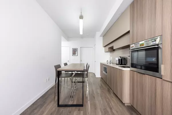 Toronto C10, ON M4P 0C1,8 Eglinton AVE E #4801