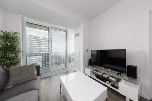 Toronto C10, ON M4P 0C1,8 Eglinton AVE E #4801