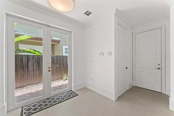 Fort Lauderdale, FL 33315,610 SW 10th St #610