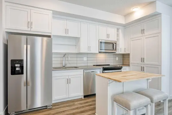 3932 University AVE NW #303, Calgary, AB T3B 6P6