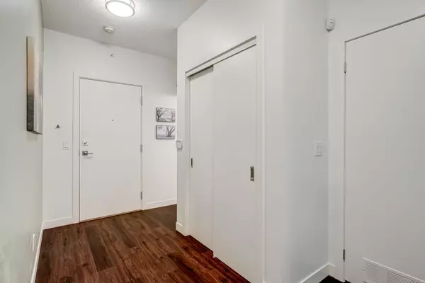 Burlington, ON L7R 0E5,2087 Fairview ST #1002