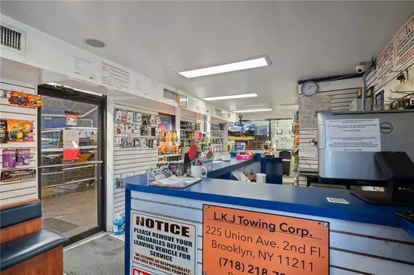 Brooklyn, NY 11211,225 Union AVE