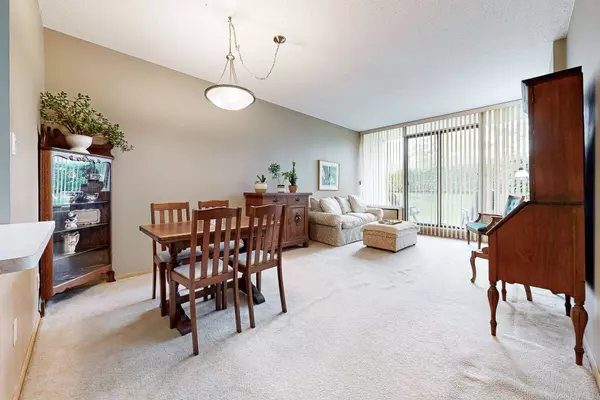 Toronto C14, ON M2N 6B5,20 Fashion Rose WAY #104