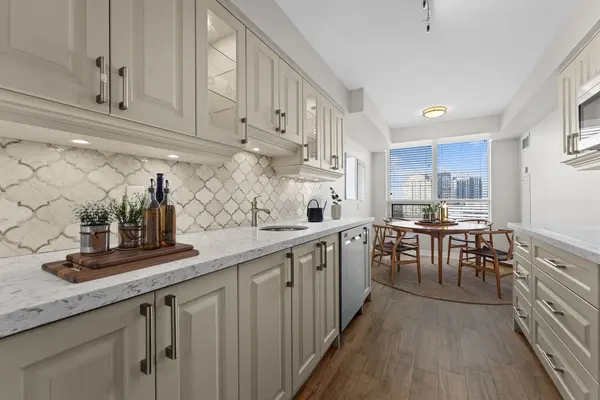 Toronto W08, ON M9B 0A2,35 Viking LN #1435