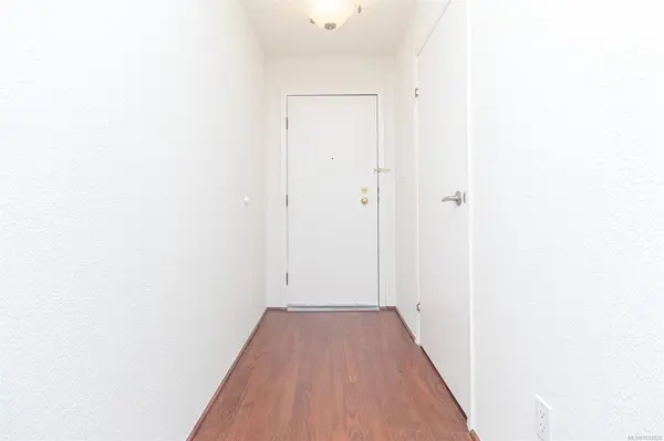 Victoria, BC V8T 5B8,1560 Hillside Ave #403