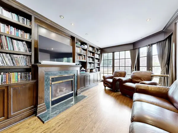 26 Wilberton RD, Toronto C02, ON M4V 1Z3