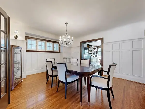 26 Wilberton RD, Toronto C02, ON M4V 1Z3