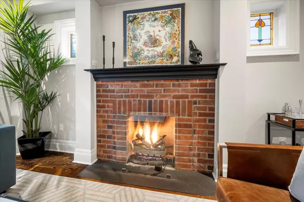 Toronto C04, ON M4N 2B2,194 Snowdon AVE