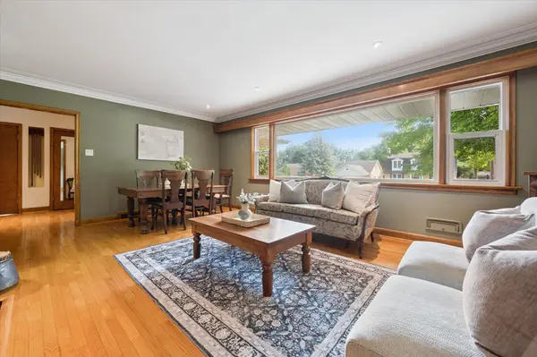 688 Rockway DR, Kitchener, ON N2G 3B4