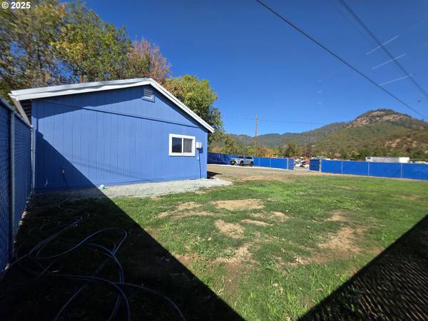 Riddle, OR 97469,510 BOYER RD