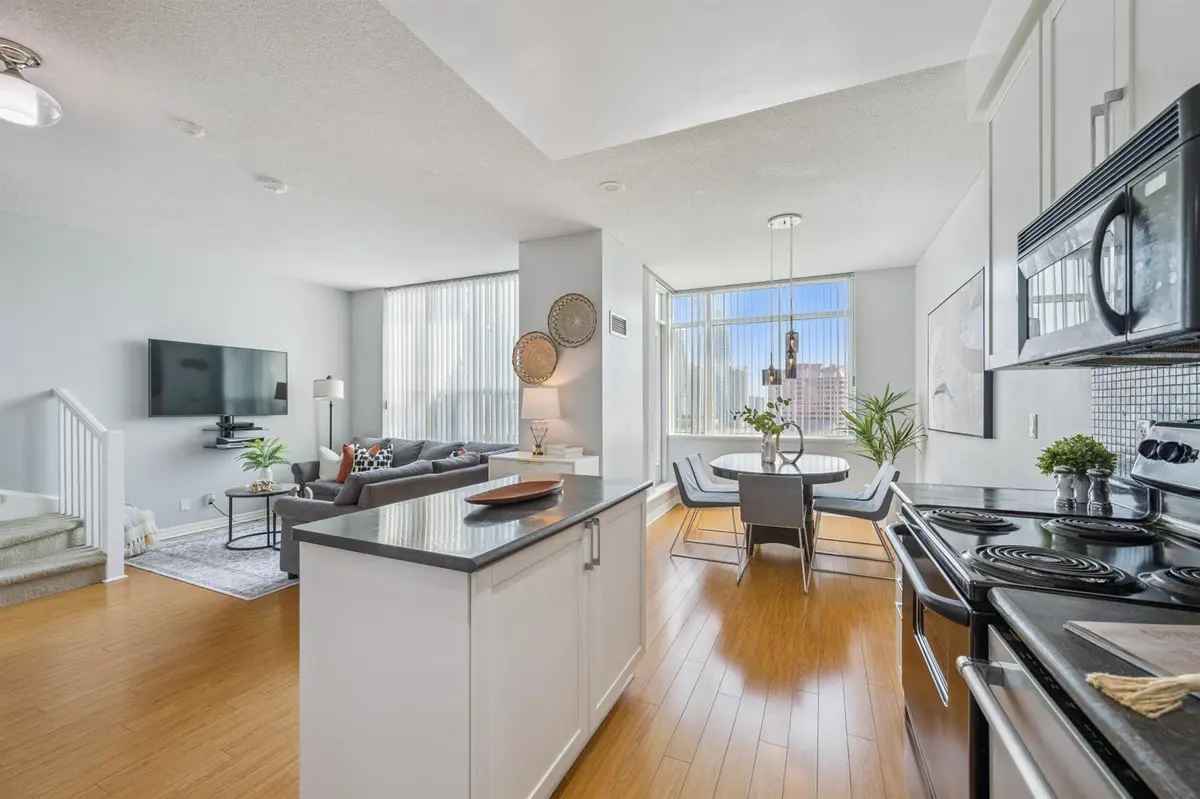 Mississauga, ON L5B 4N4,220 Burnhamthorpe RD W #905