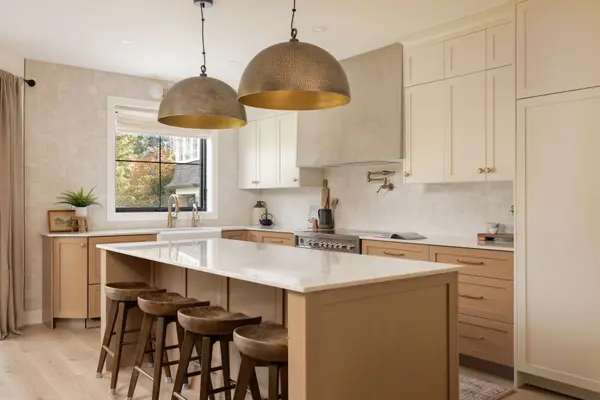 Glebe - Ottawa East And Area, ON K1S 5E1,994 Colonel By DR