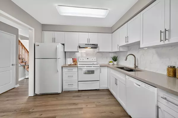 East Gwillimbury, ON L0G 1M0,63 Lilly Mckeowan CRES