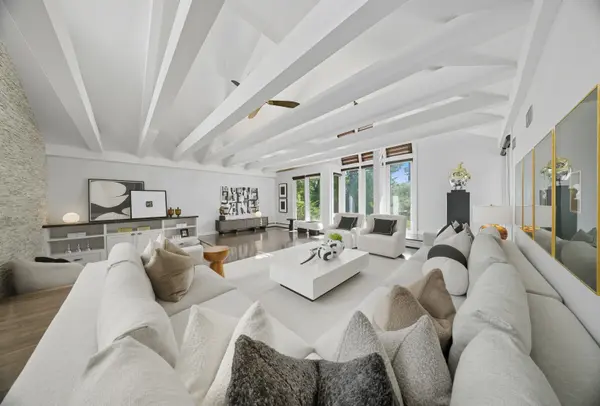 98 Rathburn RD, Toronto W08, ON M9A 1R7