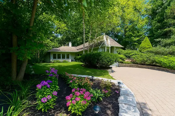 98 Rathburn RD, Toronto W08, ON M9A 1R7