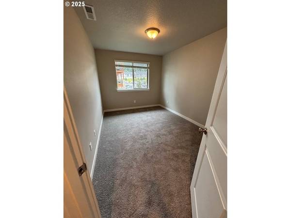 Happy Valley, OR 97086,11255 SE Pleasant Valley PKWY #671