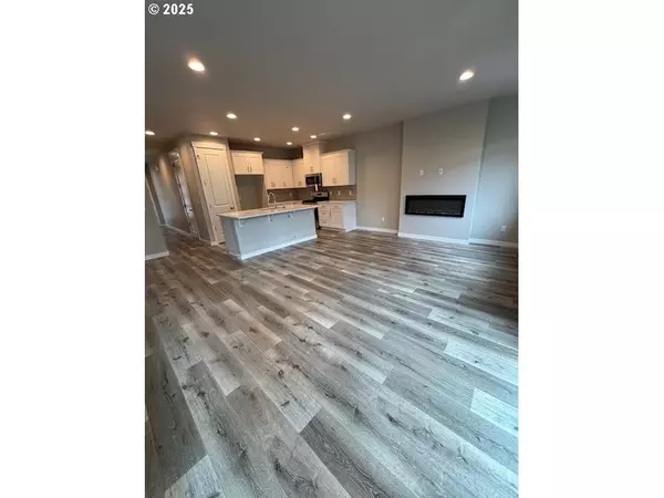 Happy Valley, OR 97086,11255 SE Pleasant Valley PKWY #671