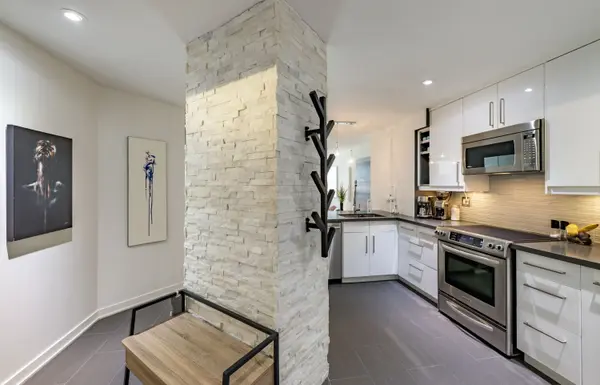 24 Wellesley ST W #315, Toronto C01, ON M4Y 2X6