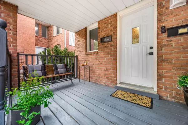 Oakville, ON L6M 2K5,1036 Bridlewood TRL