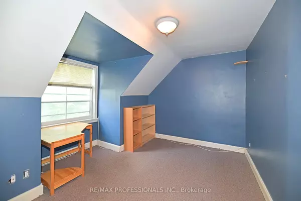 Toronto W08, ON M9A 4B2,1161 Royal York RD