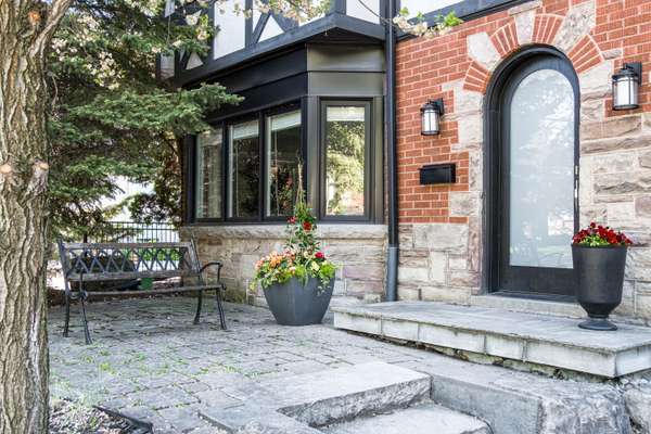 3 Oakwood PL, Hamilton, ON L8S 4C9