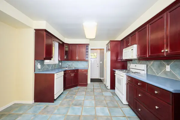 Niagara Falls, ON L2H 2A5,6237 Monterey AVE